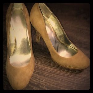 Moderately worn suede shoe w/ cork texture bottom